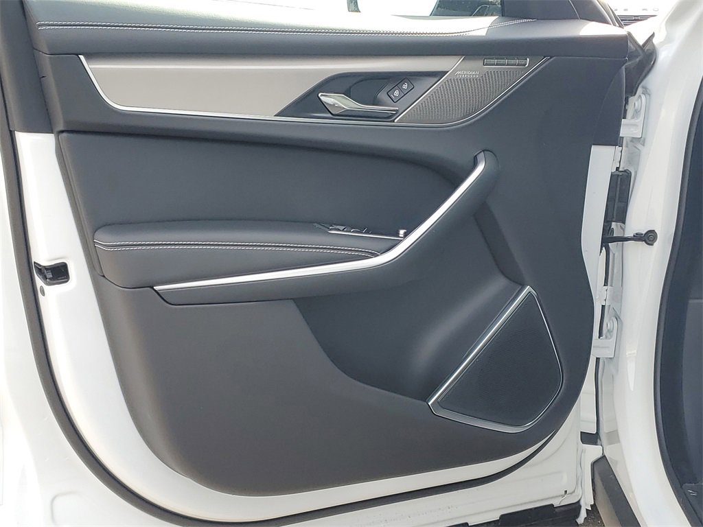 New 2025 Jaguar F-PACE R-Dynamic S image 8