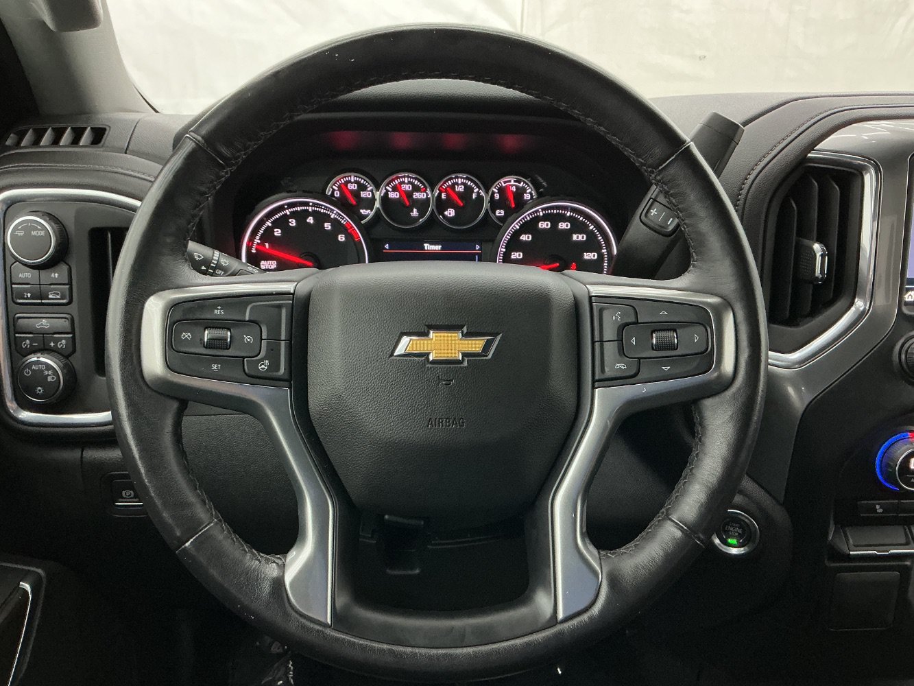 Used 2022 Chevrolet Silverado 1500 LT AWD/4WD image 31