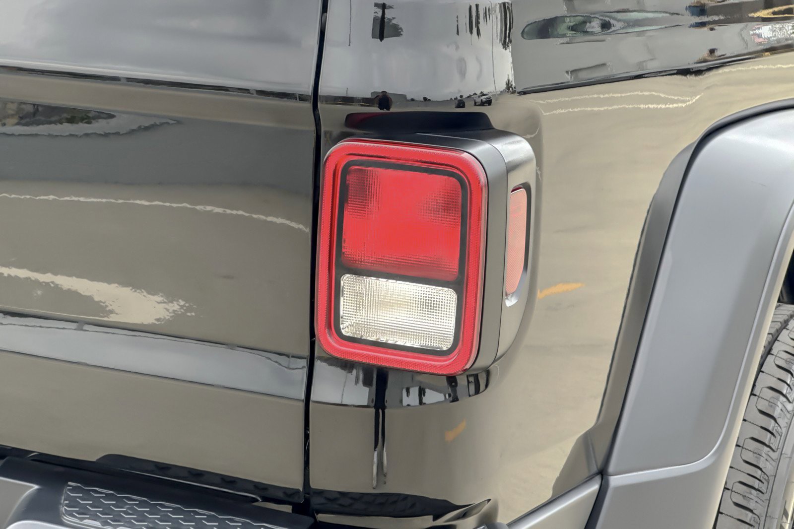 Used 2023 Jeep Gladiator Sport image 25