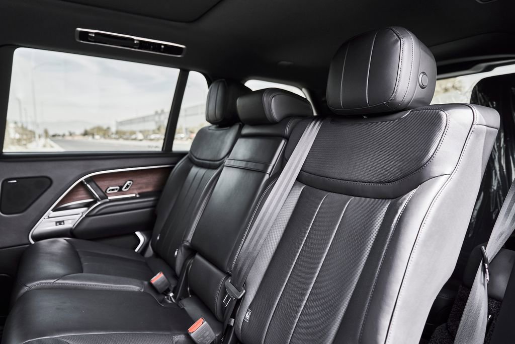 Used 2025 Land Rover Range Rover Long Wheelbase SE image 42