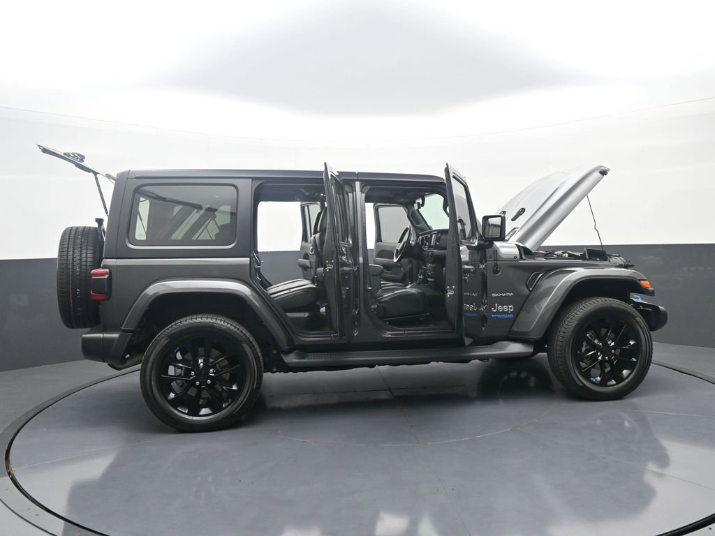 Used 2022 Jeep Wrangler Unlimited Sahara w/ Cold Weather Group AWD/4WD image 43