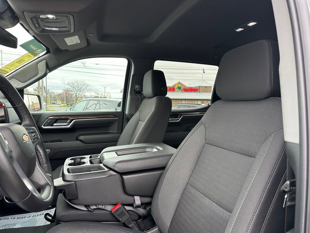 Used 2025 Chevrolet Silverado 1500 LT AWD/4WD image 23