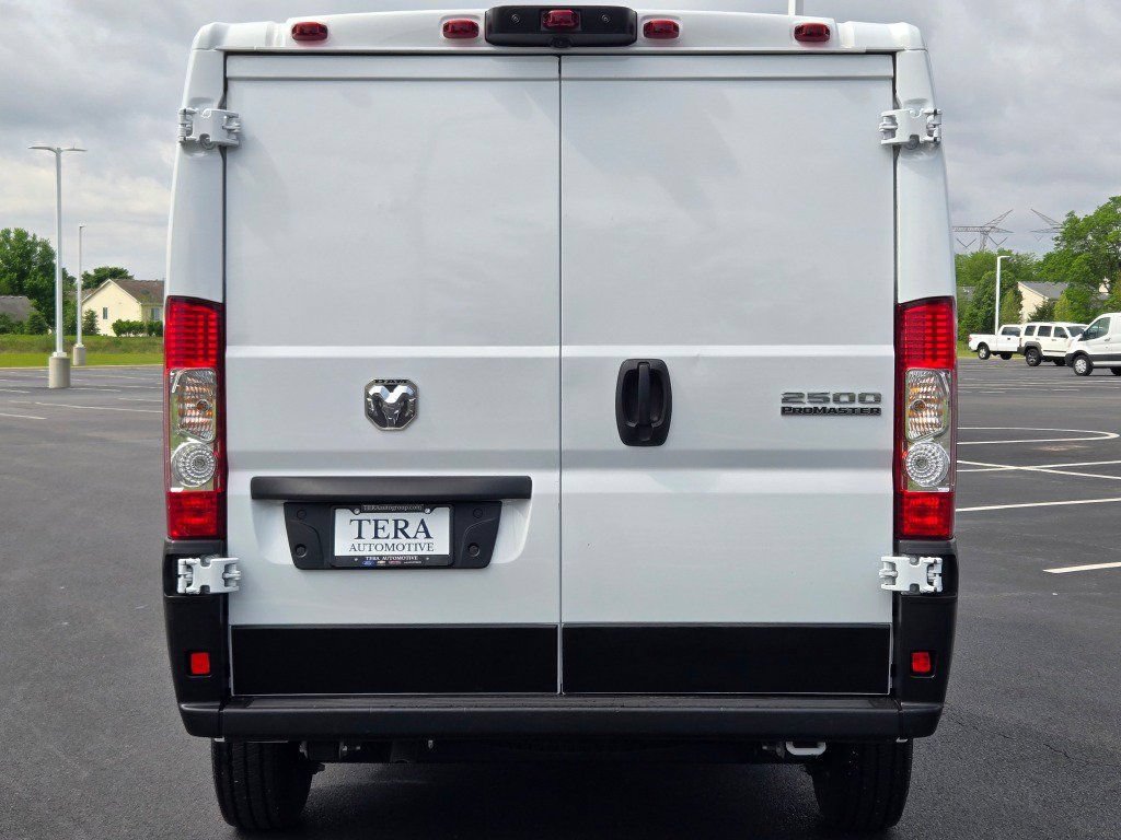 Used 2025 RAM ProMaster 2500 w/ Convenience Group FWD image 11