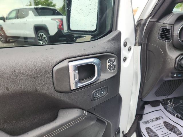 Used 2021 Jeep Wrangler Unlimited Sahara w/ Cold Weather Group AWD/4WD image 13