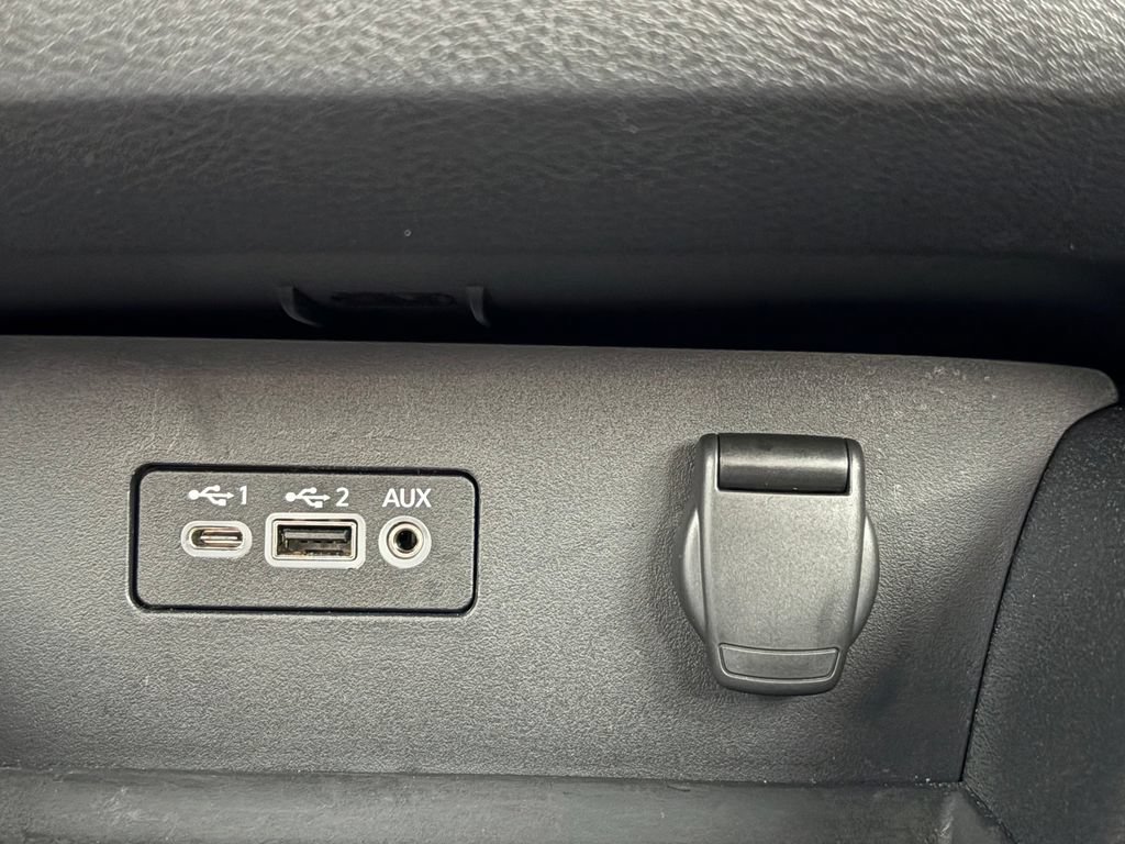Used 2025 Nissan Altima 2.5 SV FWD image 19