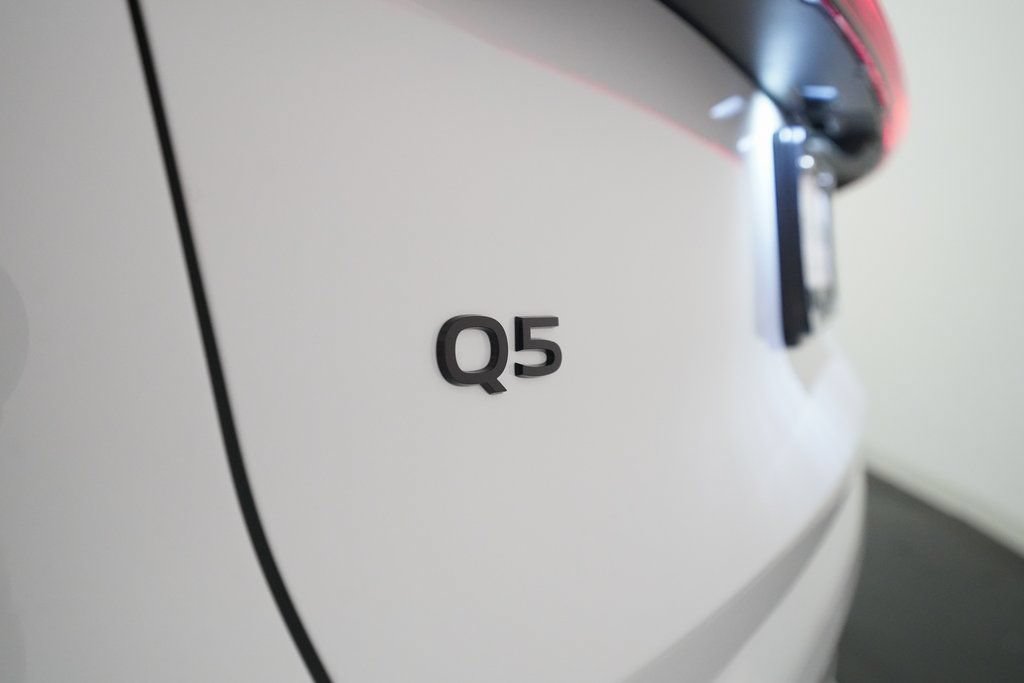 Used 2025 Audi Q5 Premium w/ Convenience Package AWD/4WD image 32