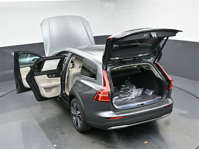 New 2026 Volvo V60 B5 Cross Country Plus w/ Protection Package Premier image 51