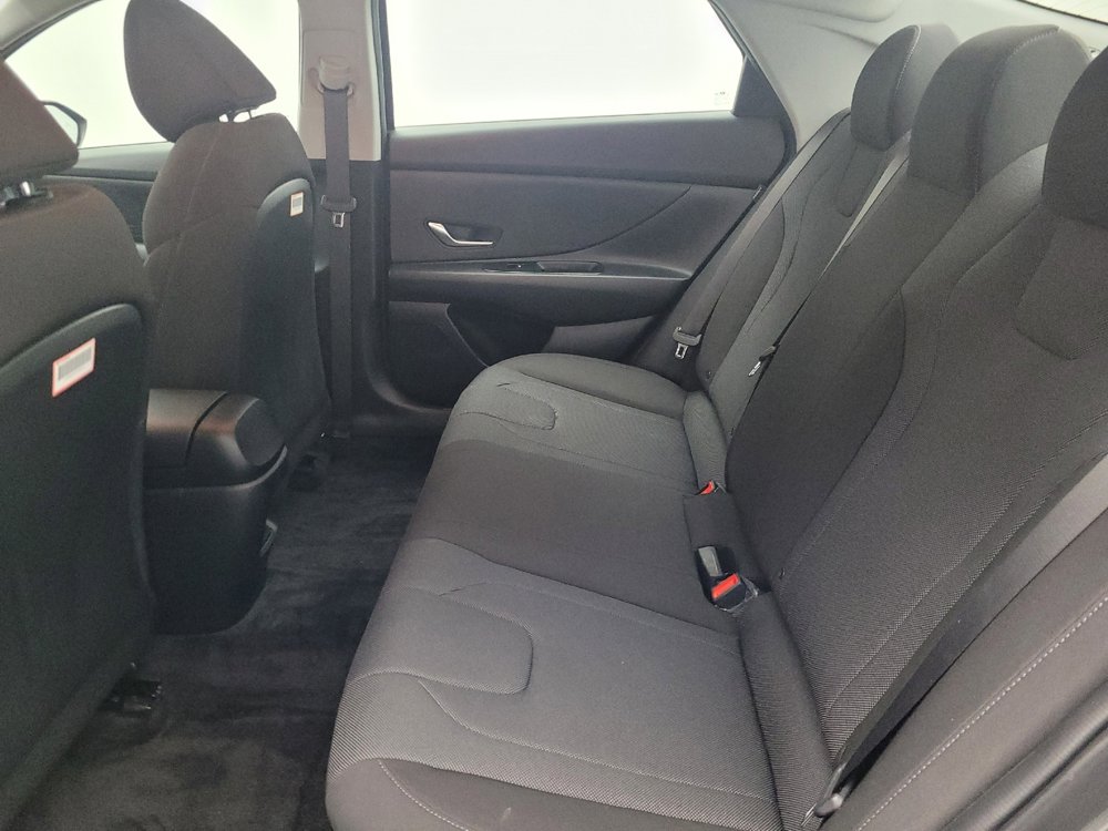 Used 2025 Hyundai Elantra SE image 18