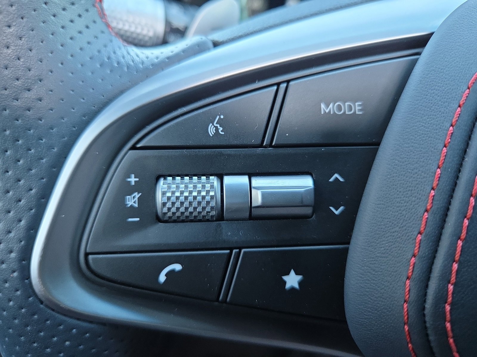 Used 2023 Genesis GV70 2.5T w/ Sport Prestige Package image 19