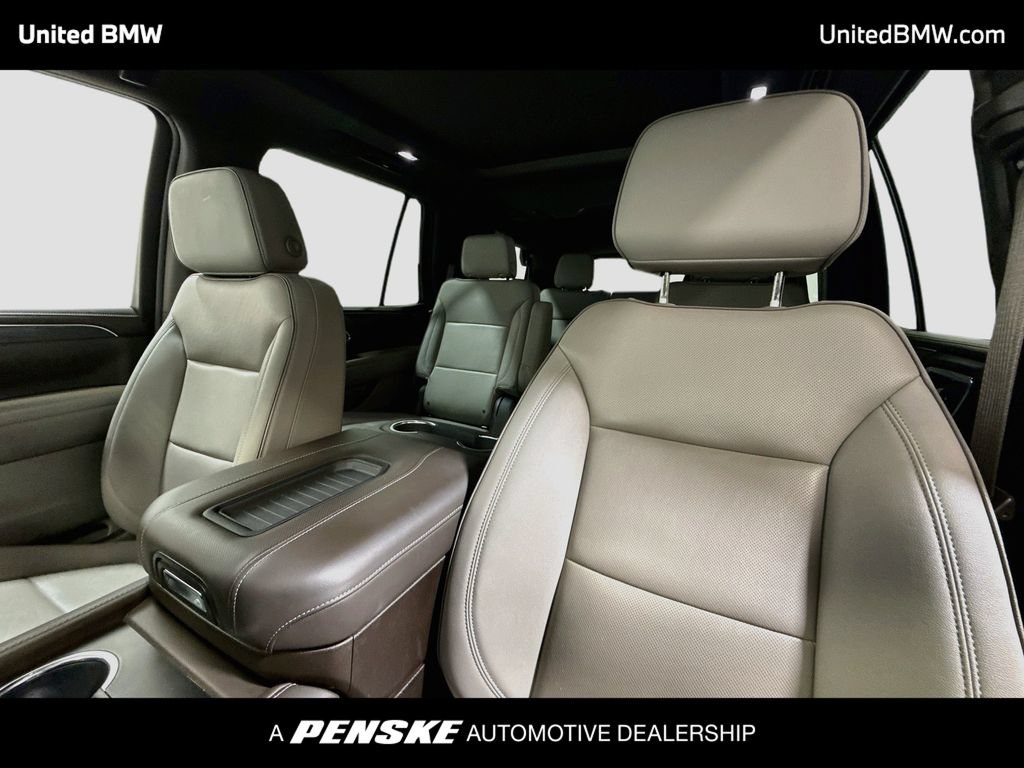 Used 2023 GMC Yukon SLT w/ SLT Premium Package AWD/4WD image 12