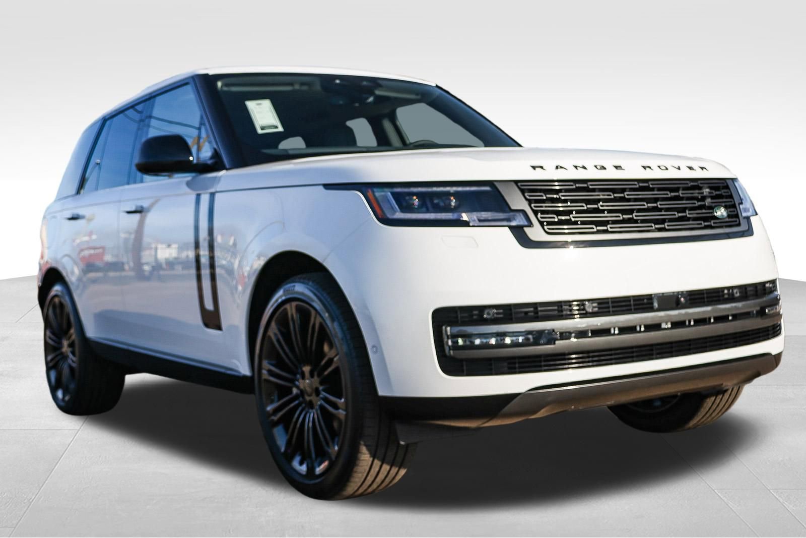 New 2026 Land Rover Range Rover SE image 3