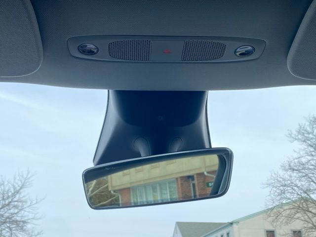 Used 2022 Tesla Model Y Long Range image 38