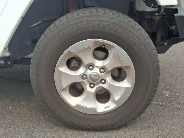 Used 2015 Jeep Wrangler Unlimited Sahara w/ Dual Top Group image 8