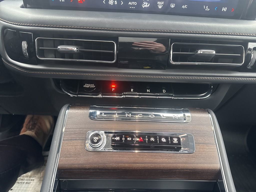 Used 2025 Lincoln Aviator Reserve w/ Equipment Group 201A image 16