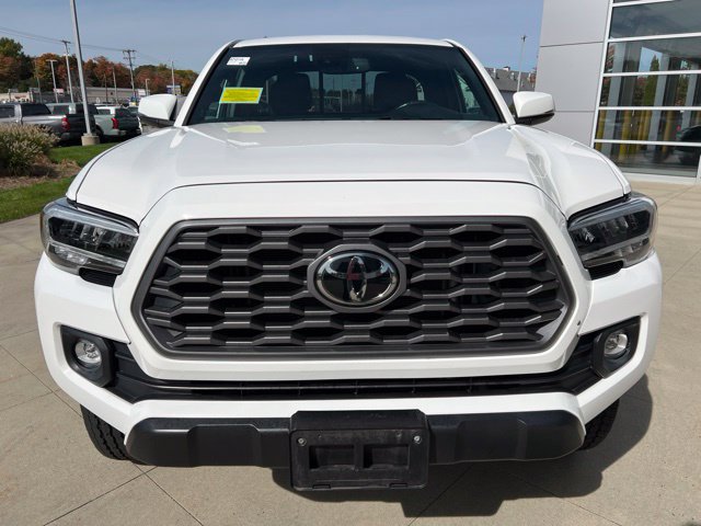 Used 2022 Toyota Tacoma TRD Off-Road w/ TRD Premium Off Road Package AWD/4WD image 3