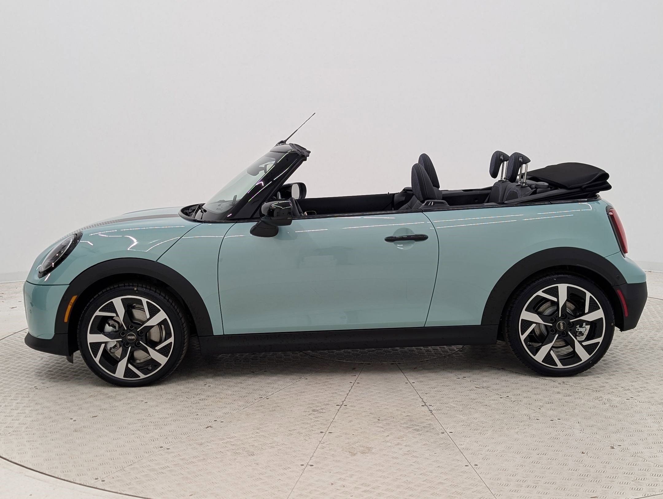 New 2026 MINI Cooper S image 2