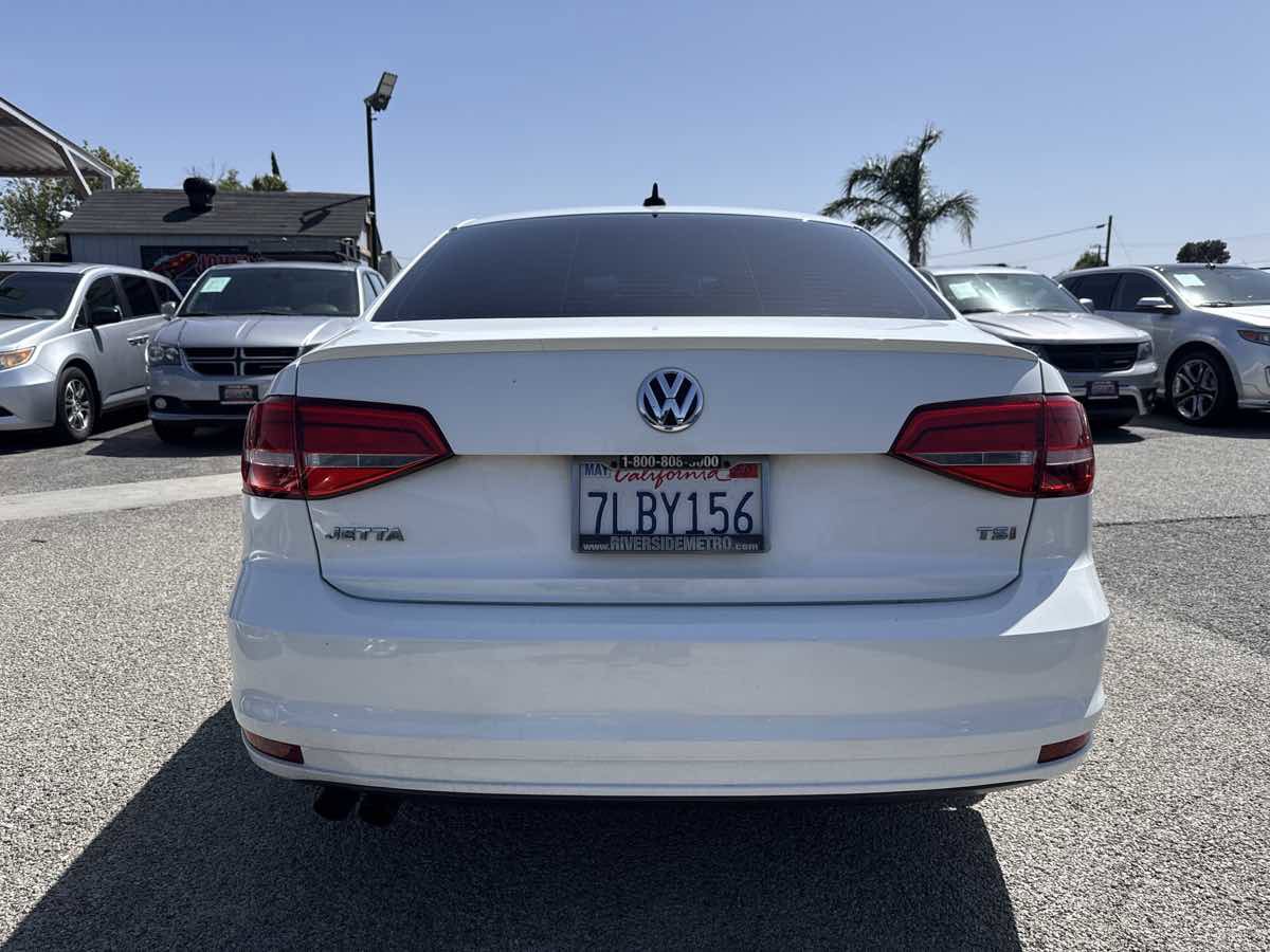 Used 2015 Volkswagen Jetta Sport FWD image 4