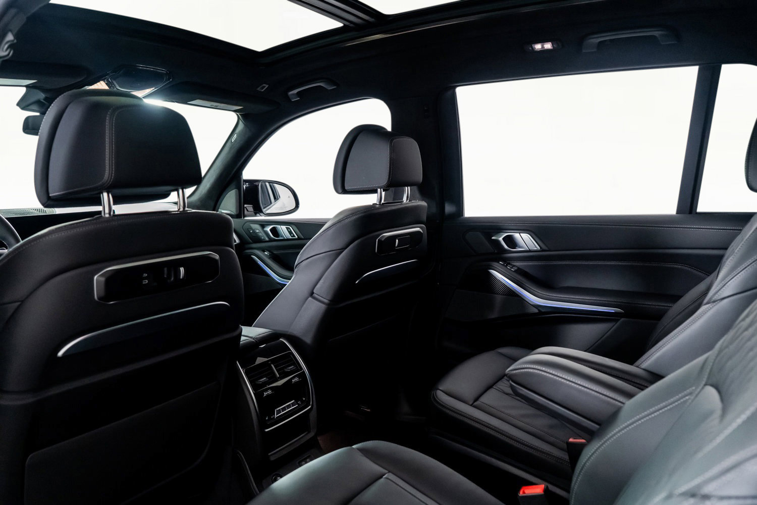 Used 2025 BMW X7 M60i image 51