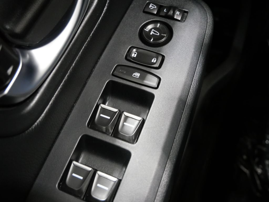 Used 2025 Honda Pilot TrailSport image 14