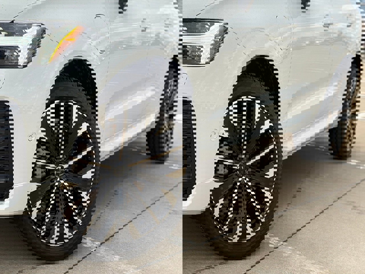 New 2026 Volvo XC60 T8 Ultra w/ Protection Package Premier image 9