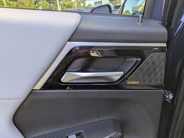 New 2025 Mitsubishi Outlander SE image 26