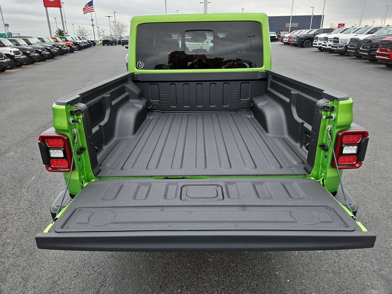 New 2026 Jeep Gladiator Sport AWD/4WD image 7
