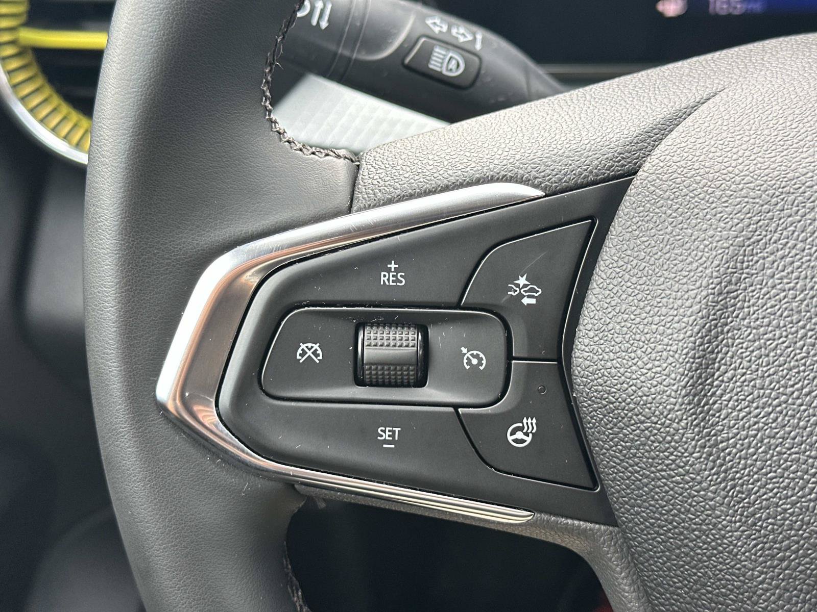 Certified 2024 Chevrolet Trax LT w/ Driver Confidence Package FWD image 21