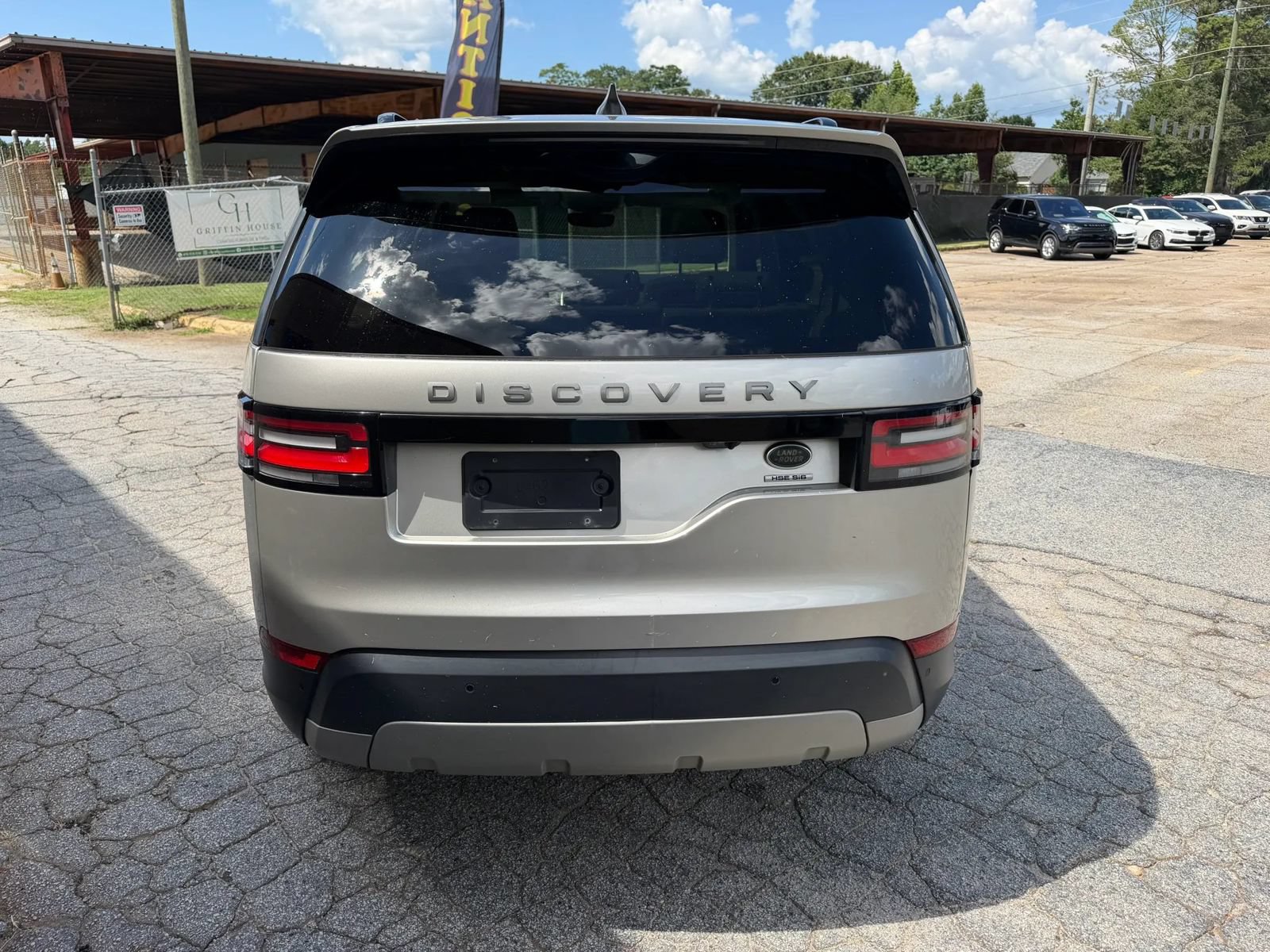 Used 2017 Land Rover Discovery HSE AWD/4WD image 6