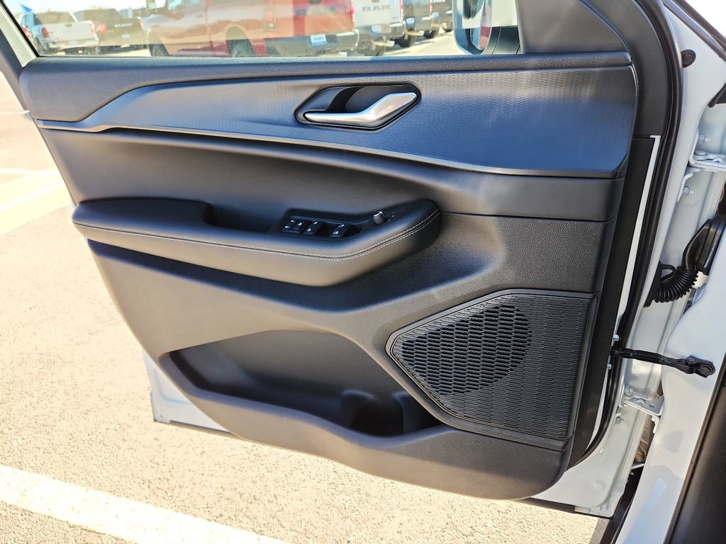 New 2025 Jeep Grand Cherokee L Laredo image 19