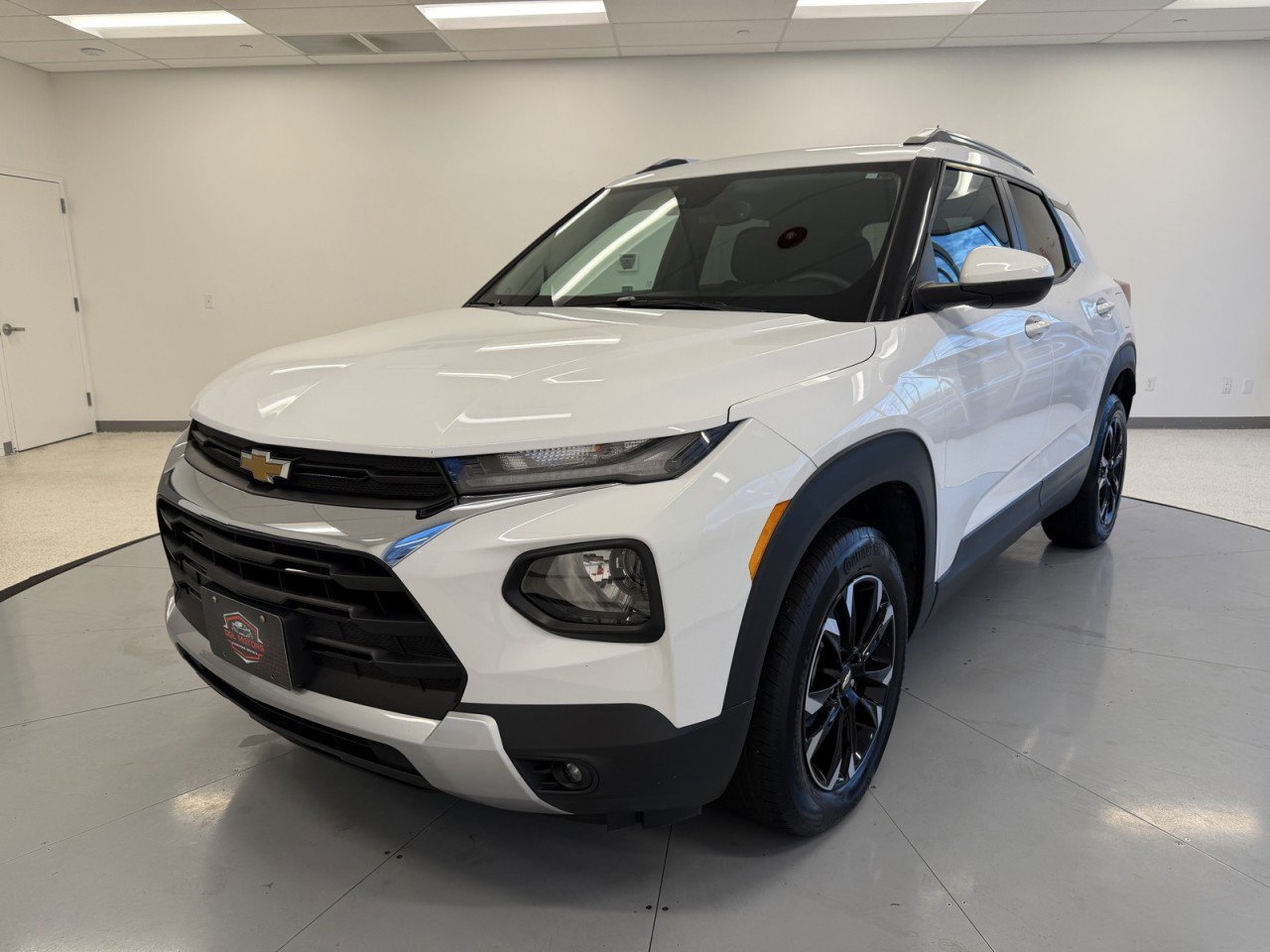Used 2021 Chevrolet TrailBlazer LT w/ Convenience Package AWD/4WD image 3