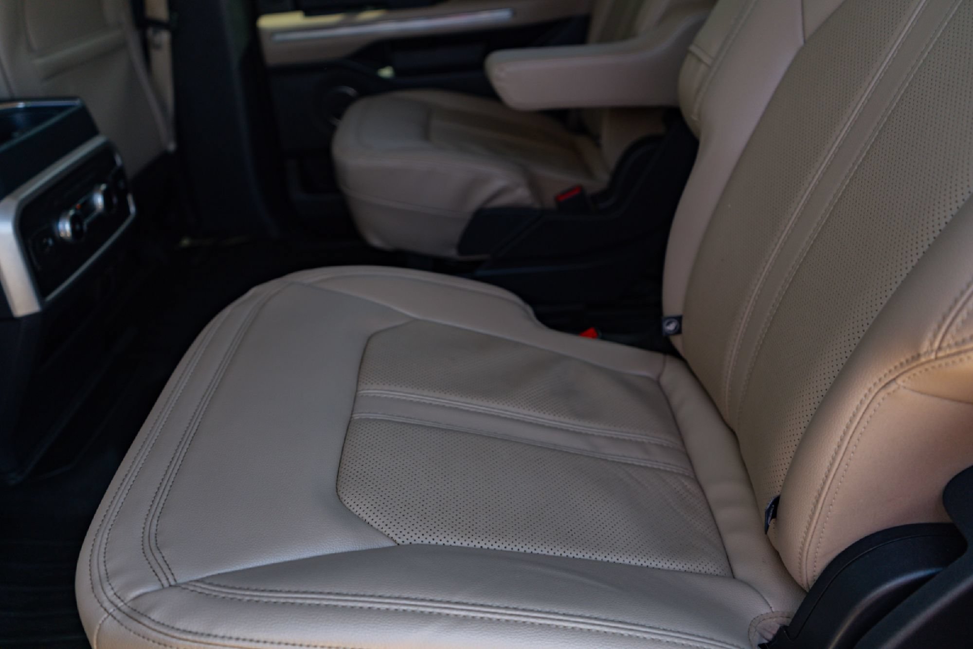Used 2022 Ford Expedition Limited RWD image 23