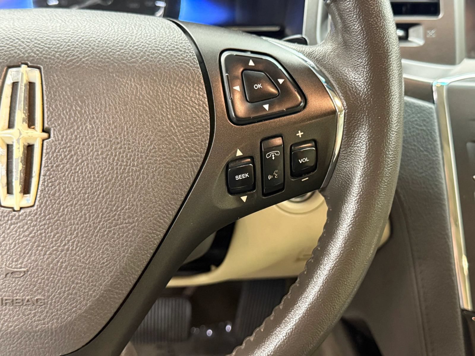 Used 2013 Lincoln MKS AWD image 27