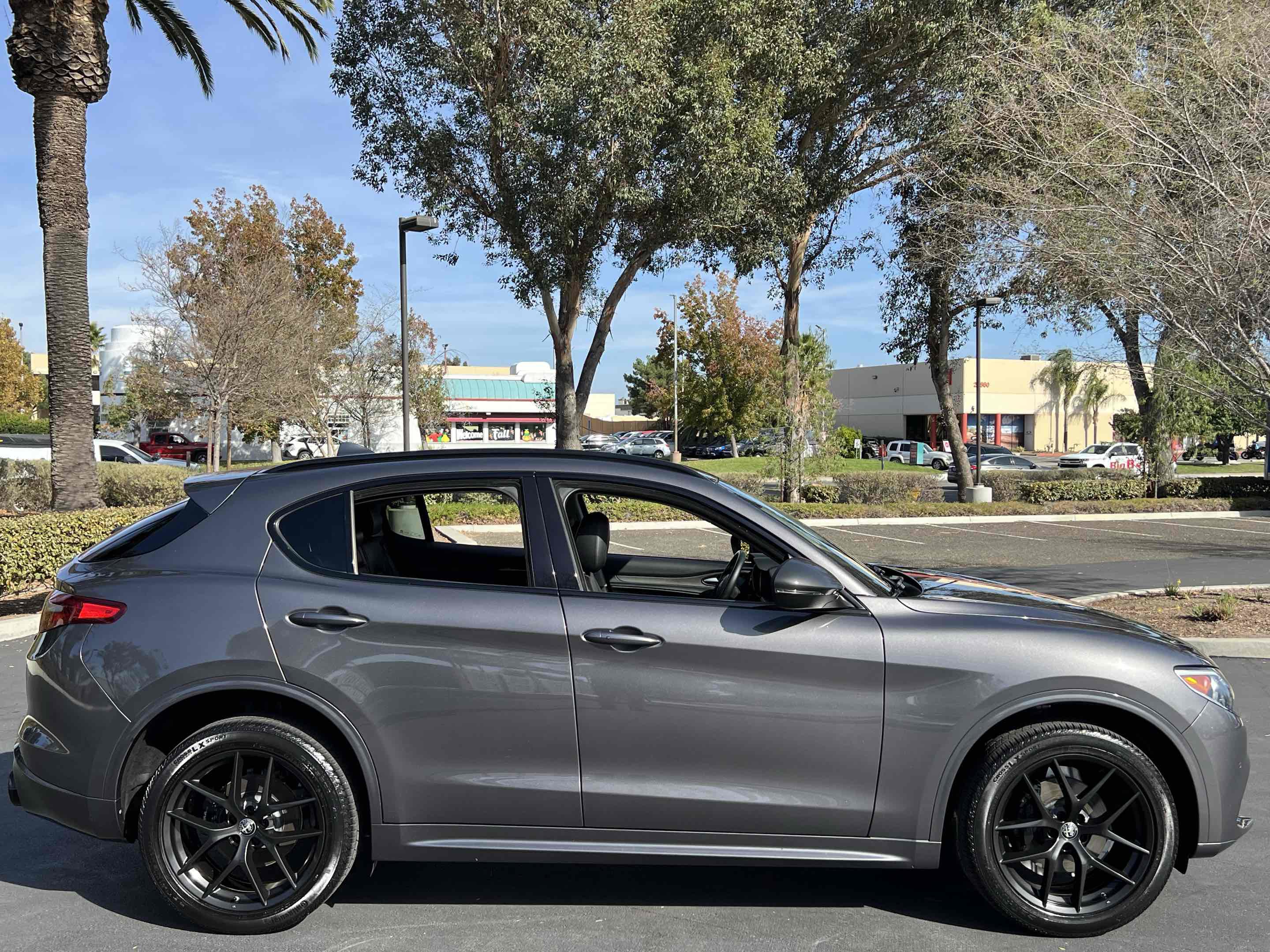 Used 2020 Alfa Romeo Stelvio Ti w/ Nero Edizione image 19