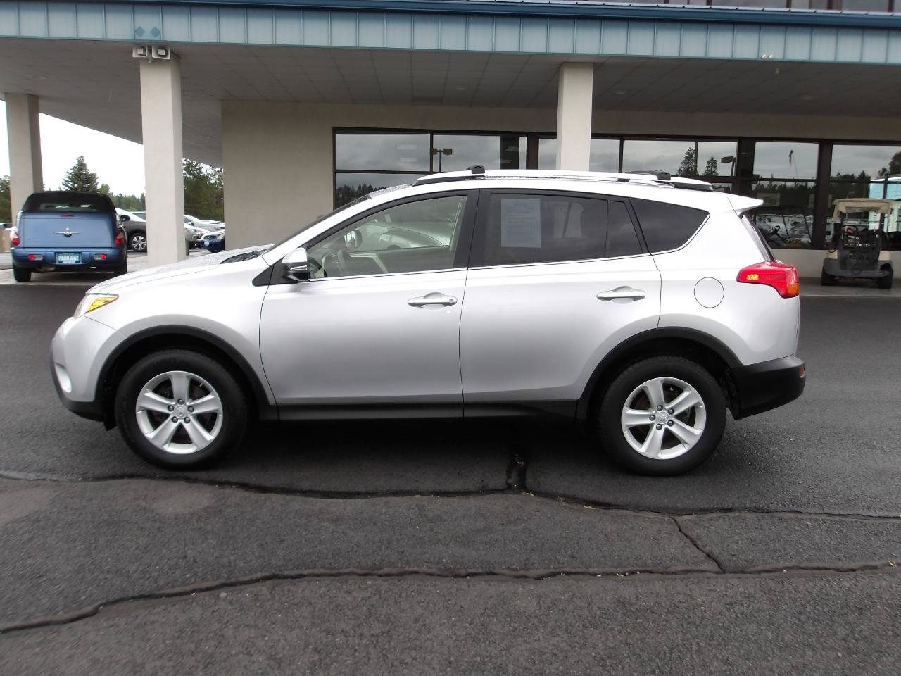 Used 2013 Toyota RAV4 XLE AWD/4WD image 2