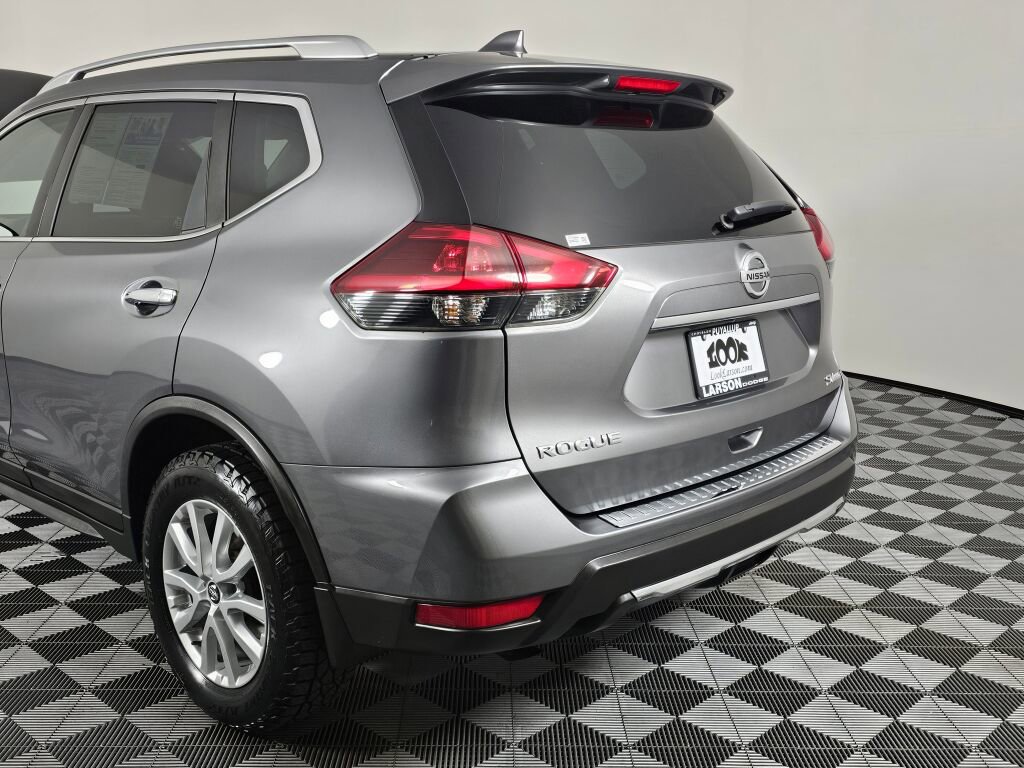 Used 2018 Nissan Rogue SV w/ Sun & Sound Touring Package image 13