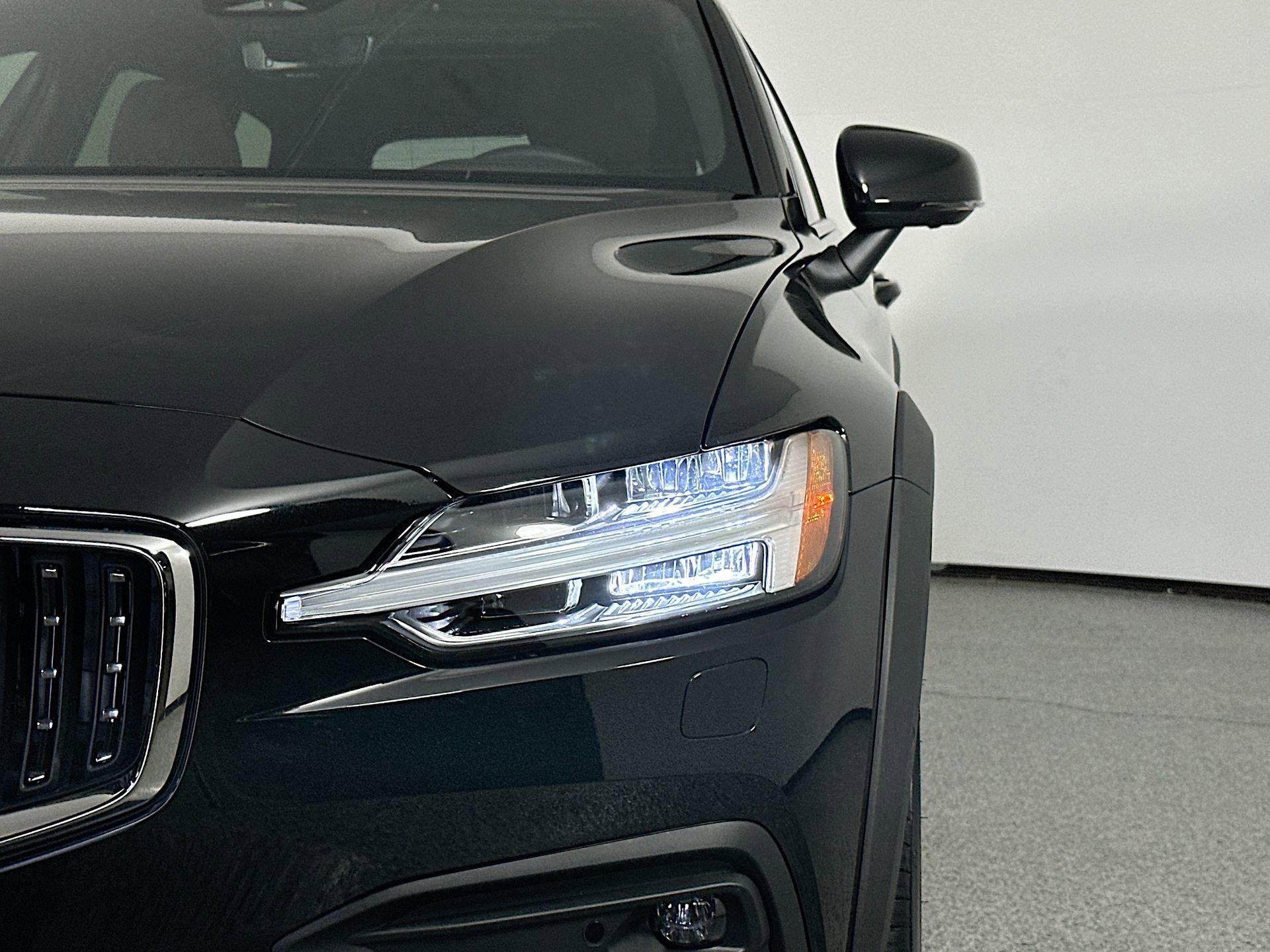 New 2026 Volvo V60 B5 Cross Country Plus w/ Protection Package Premier image 8