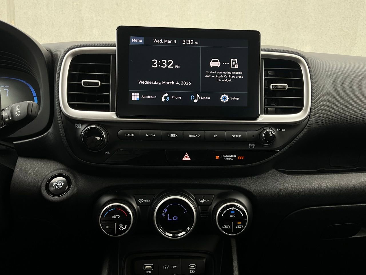 Used 2025 Hyundai Venue SEL image 26