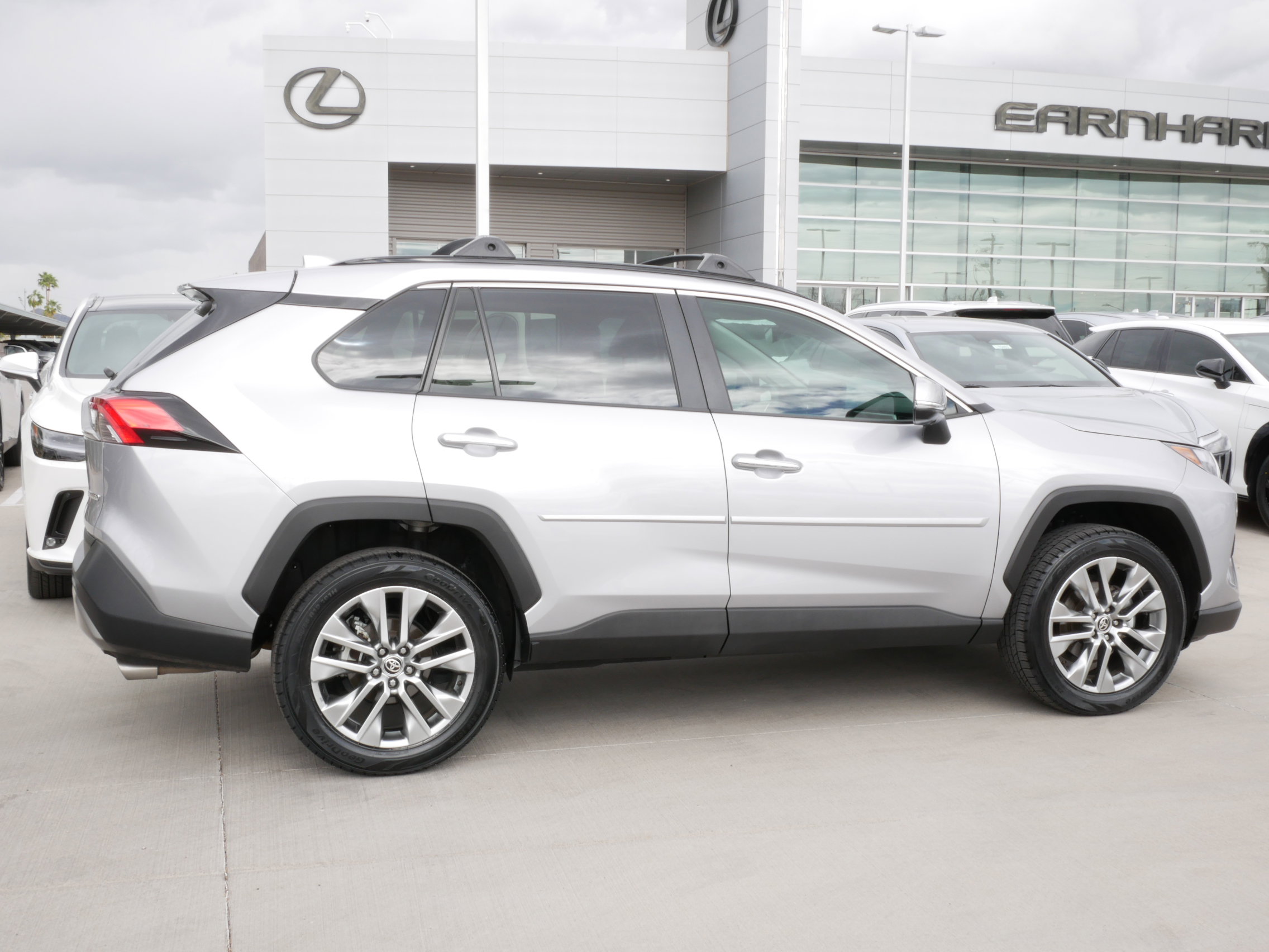 Used 2023 Toyota RAV4 Limited image 9