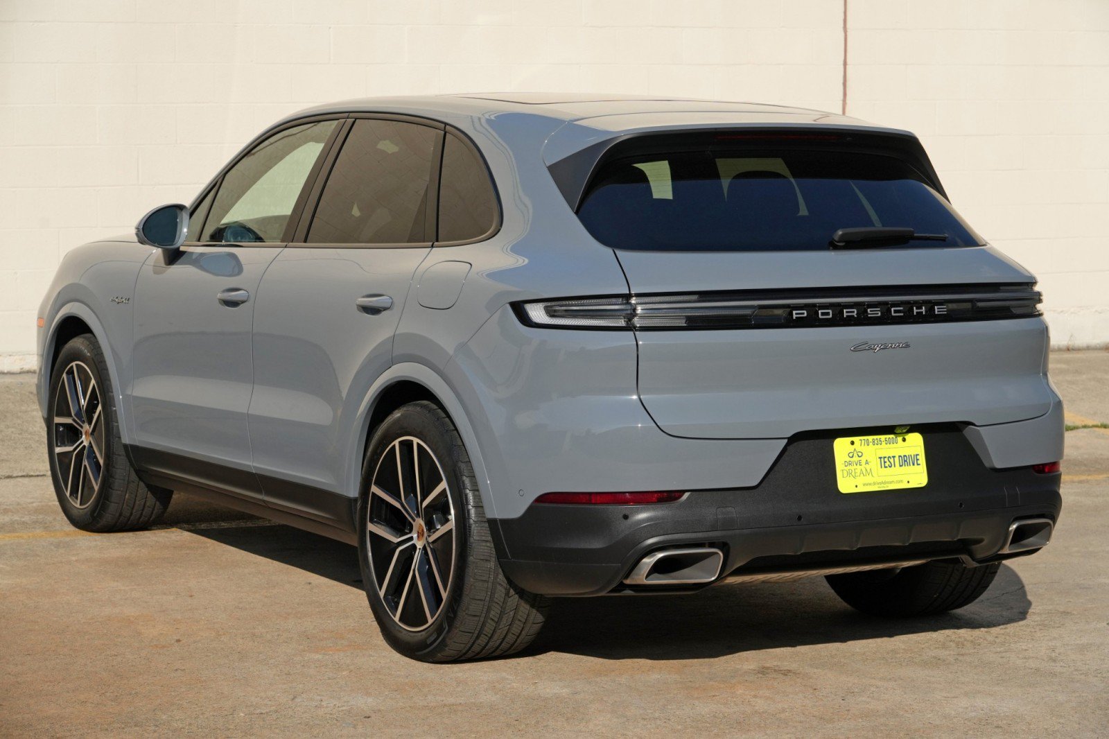 Used 2025 Porsche Cayenne E-Hybrid w/ Premium Package Plus AWD/4WD image 58