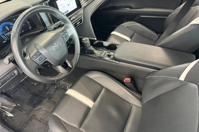 Used 2025 Toyota Camry SE FWD image 11