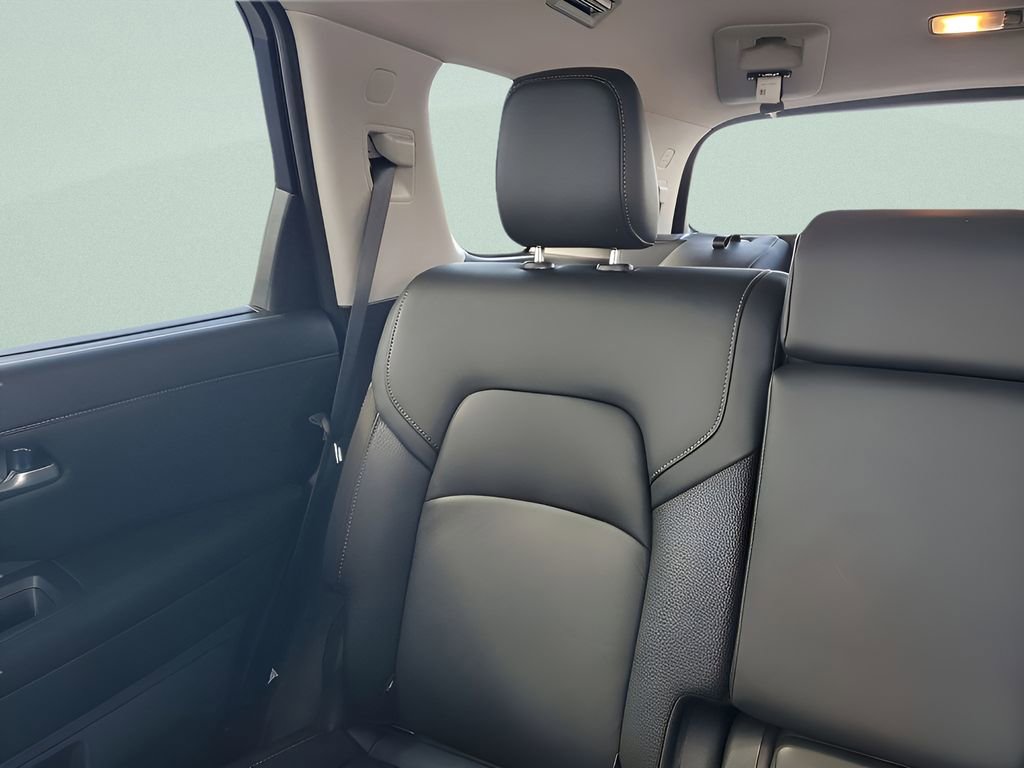 Used 2025 Nissan Pathfinder SL image 12