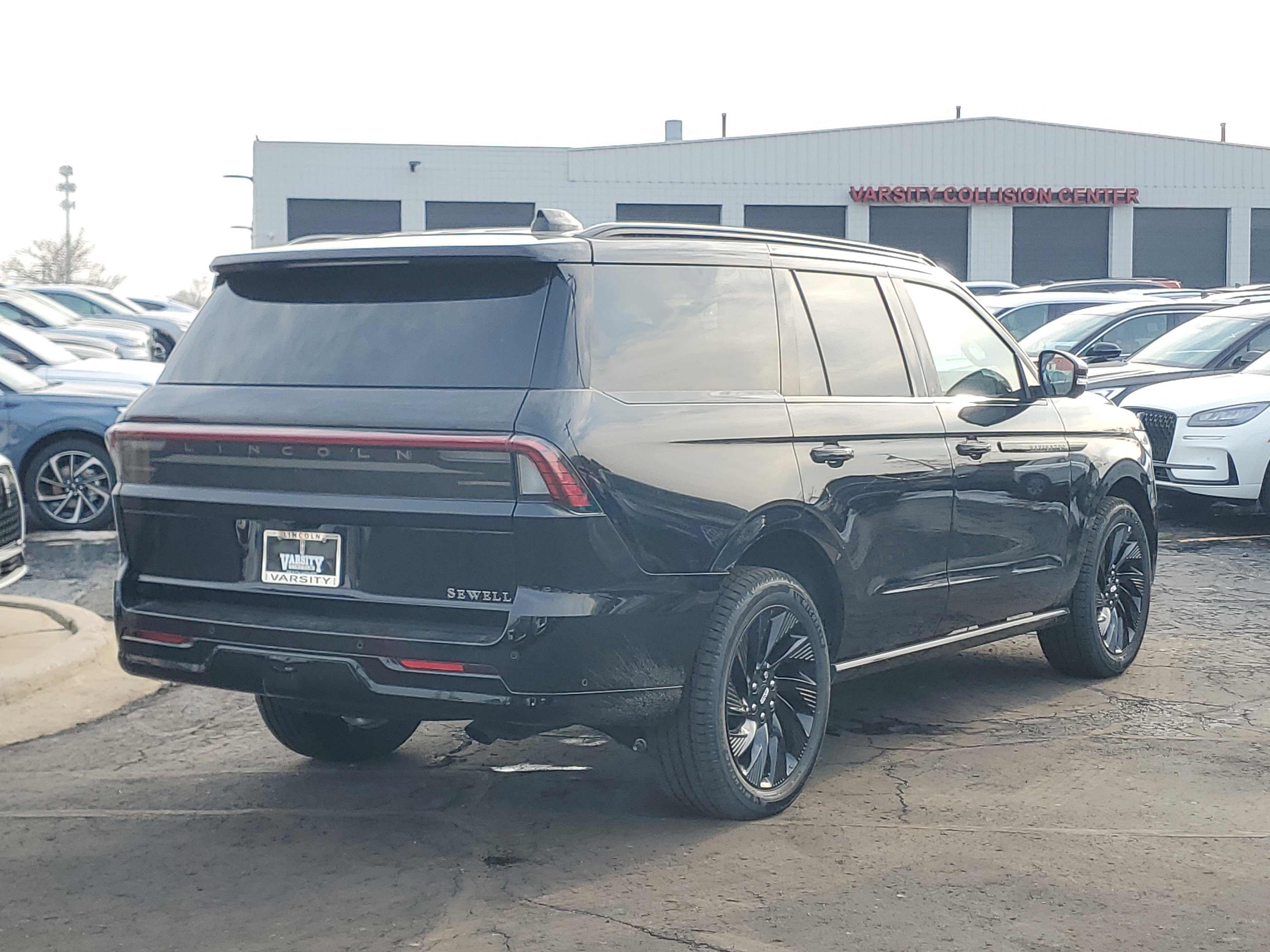 New 2025 Lincoln Navigator Reserve w/ Jet Appearance Package image 4