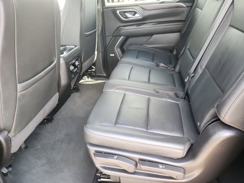 Used 2024 Chevrolet Suburban LT AWD/4WD image 7