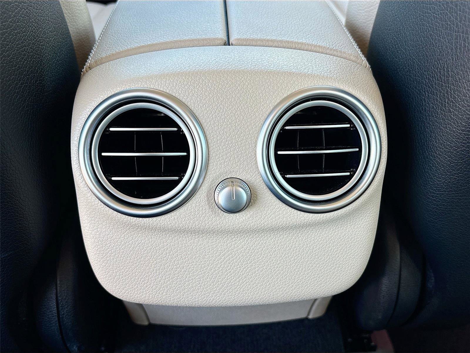 Used 2020 Mercedes-Benz C 300 Sedan image 31