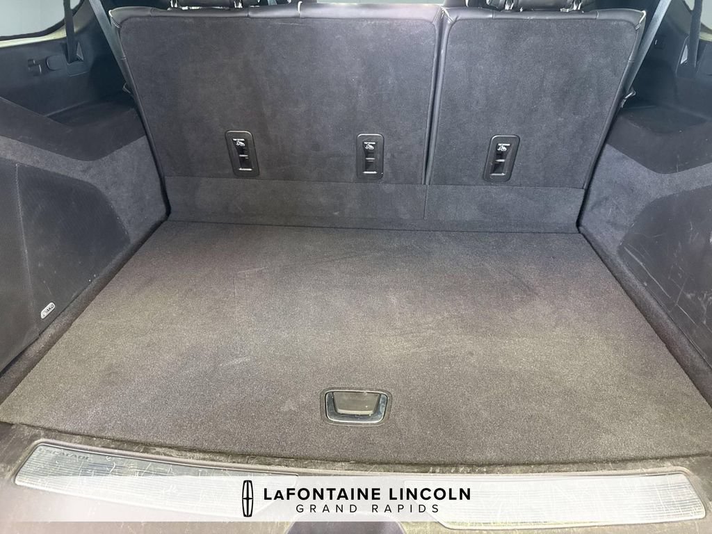 Used 2021 Cadillac Escalade ESV Premium Luxury w/ Driver Assist Tech Package AWD/4WD image 30