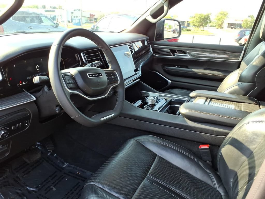 Certified 2022 Jeep Wagoneer Series III w/ Flexible Seating Group AWD/4WD image 9