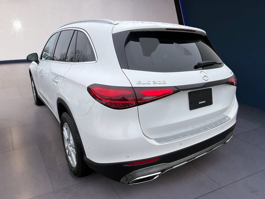 Used 2023 Mercedes-Benz GLC 300 4MATIC image 3