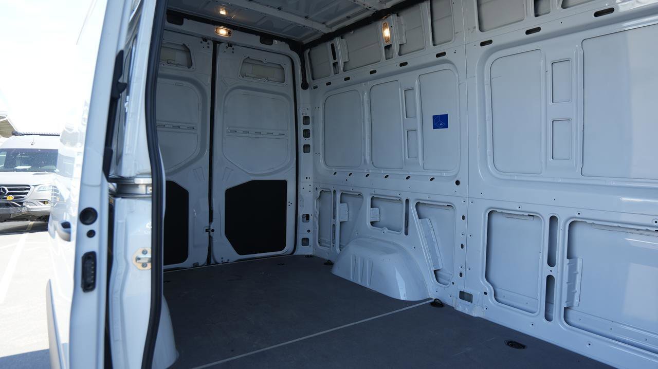 Used 2024 Mercedes-Benz Sprinter 2500 image 6