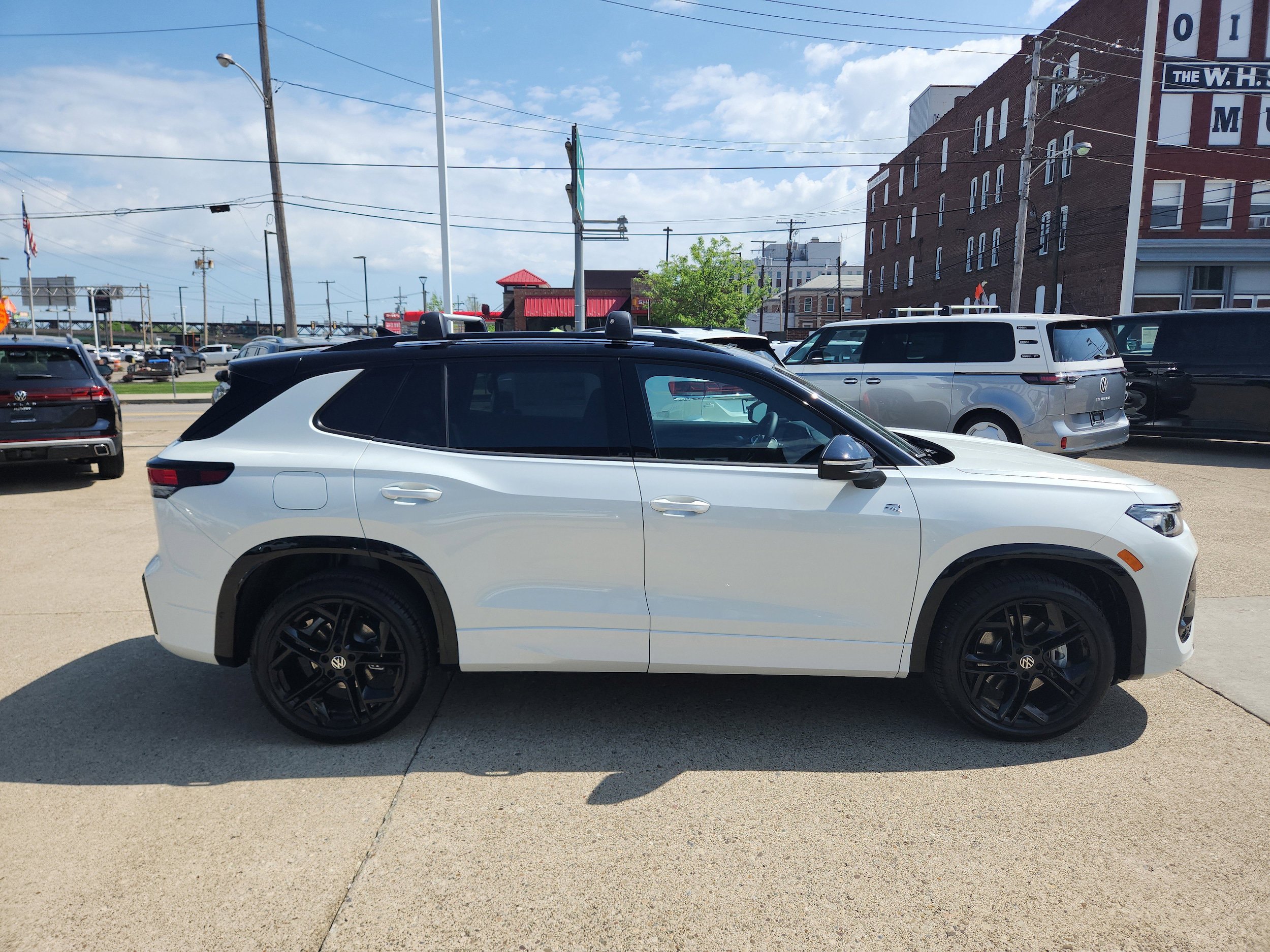 New 2026 Volkswagen Tiguan SE R-Line AWD/4WD image 6