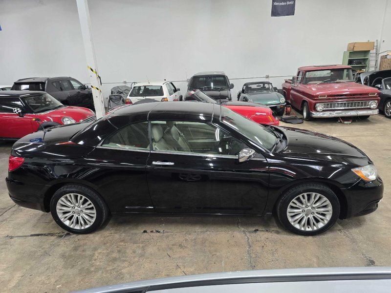 Used 2011 Chrysler 200 Limited FWD image 14